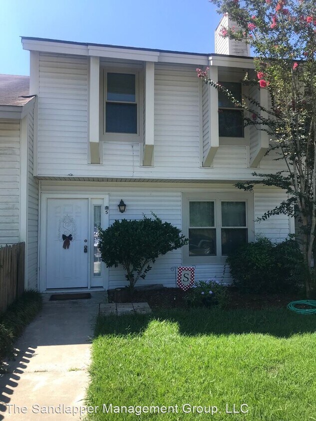 Primary Photo - 3 br, 1.5 bath House - 5 Hunters Court