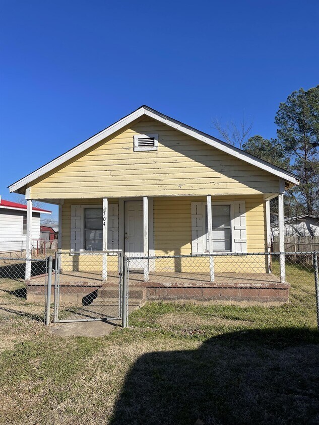 704 Hardy St, Poteau, OK 74953 House Rental in Poteau, OK