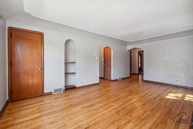 Building Photo - 5074/5076 Chalmers - Alejandro Soto