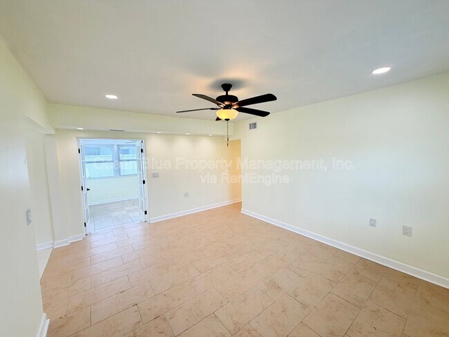Foto del edificio - 1000 Bay Pine Blvd