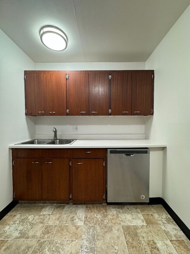 Building Photo - Reed Neighborhood Gem~ Great Natural Light~ Fenced Front Patio~ Onsite Laundry~ Off Street parkin...