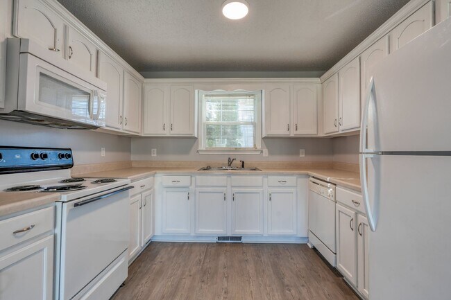 Building Photo - 115 Grant Avenue, Oak Grove, KY 42262
