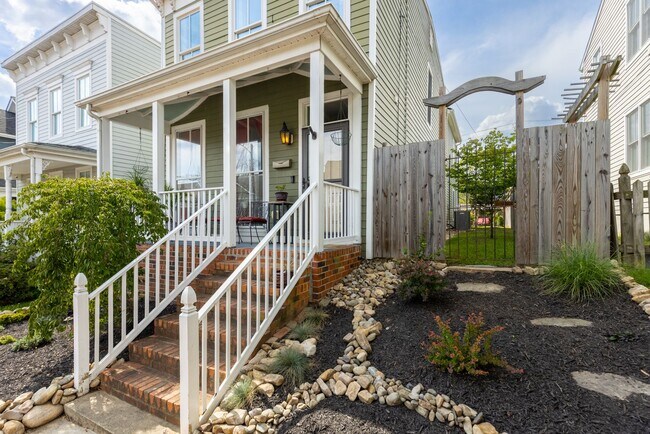 Building Photo - Beautiful 3 Bedroom Home in the Heart of C...