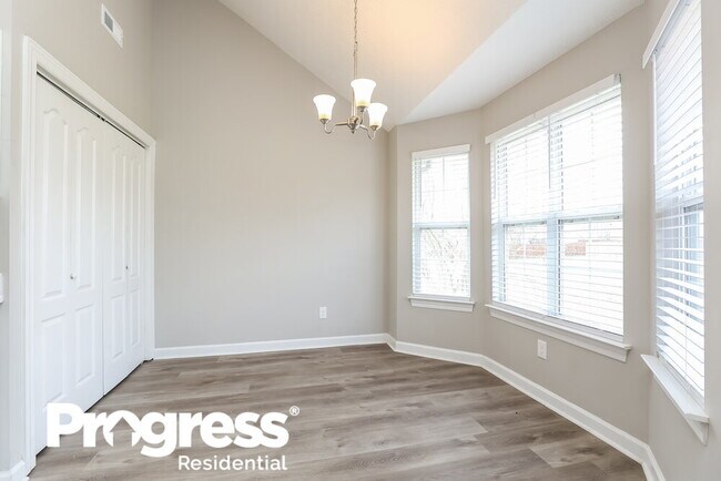 Foto del edificio - 3411 Belle Chase Dr