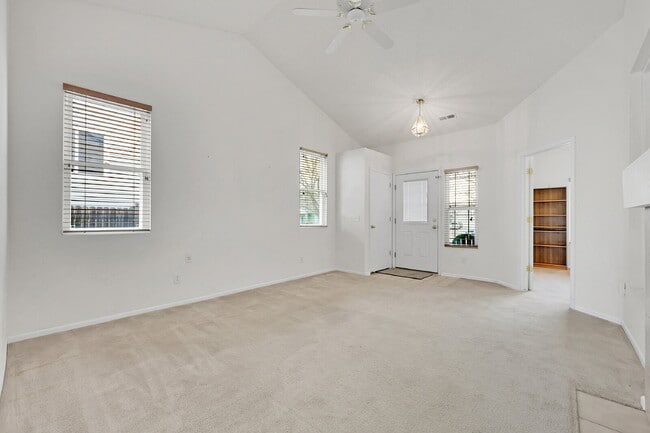 Building Photo - $2,100.00 - 3 Beds, 2 Baths, Single Family...