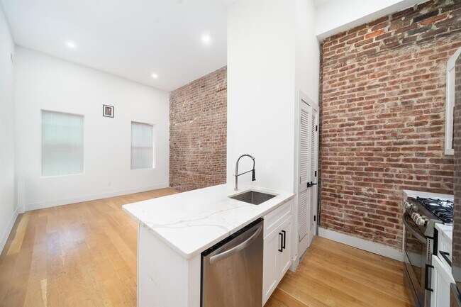 Foto del edificio - 25 Corbin Ave