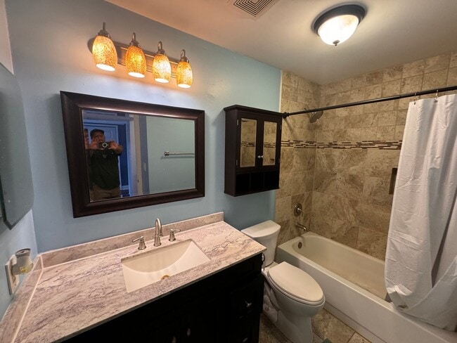 Building Photo - Fabulous Waterfront condo
