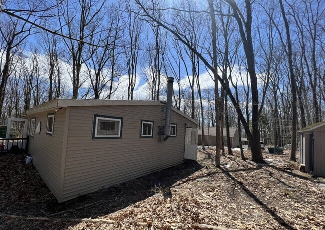 Building Photo - NEWLY RENOVATED HOME IN East Stroudsburg!