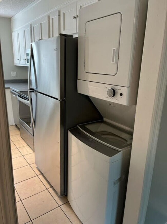 Foto del edificio - Check Out This 2BD/1.5B Townhome!