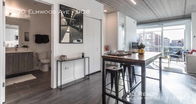 Building Photo - Centrum Evanston - 1 Bedroom