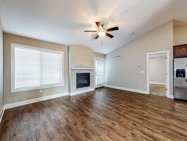 Foto del edificio - 411 Sunflower Dr