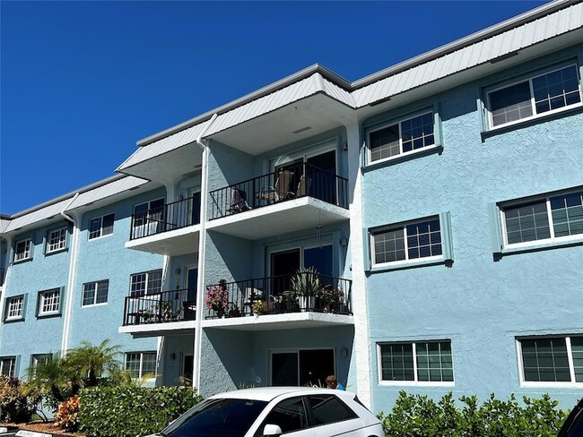 Foto del edificio - 3004 NE 5th Terrace