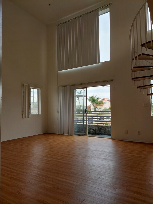 Foto principal - 1616 Brockton Ave