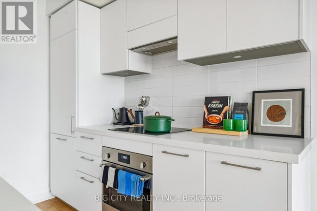 Building Photo - 36-736 Brentcliffe Rd