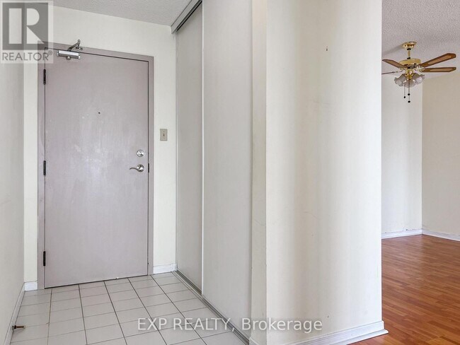 Photo du bâtiment - 700 Constellation Dr