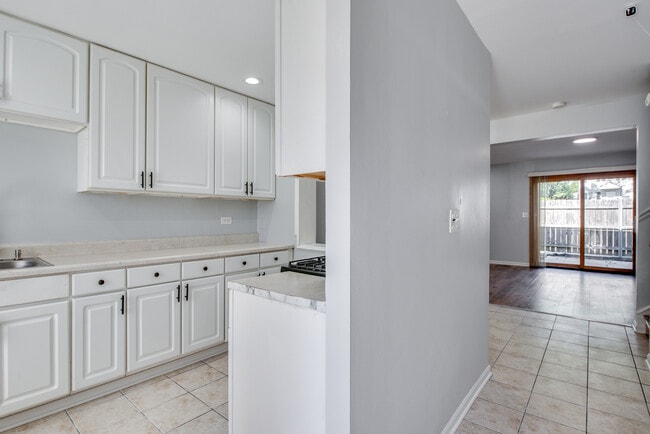 Building Photo - 1596 Manchester Dr