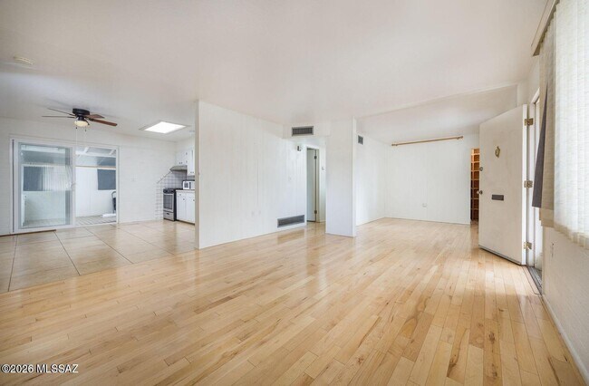 Foto del edificio - 390 N Silverbell Rd