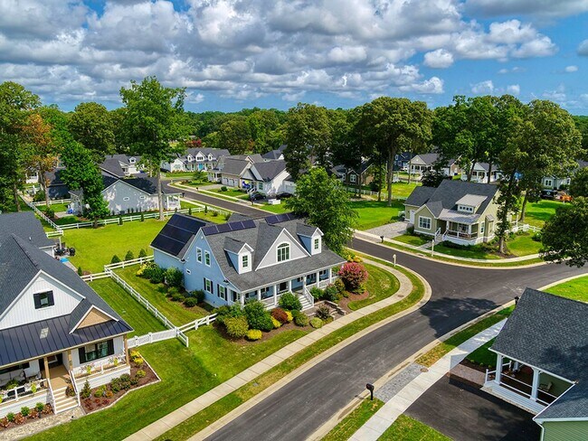 Building Photo - Spacious 3BR / 3.5BA Single family home • 2,500 Sq Ft • Baywood