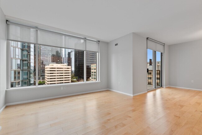Foto del edificio - Luxury Executive Condo w/AC in the Heart o...