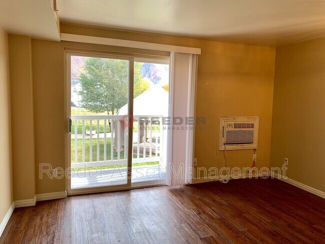 Foto del edificio - 5676 Meadow Ln