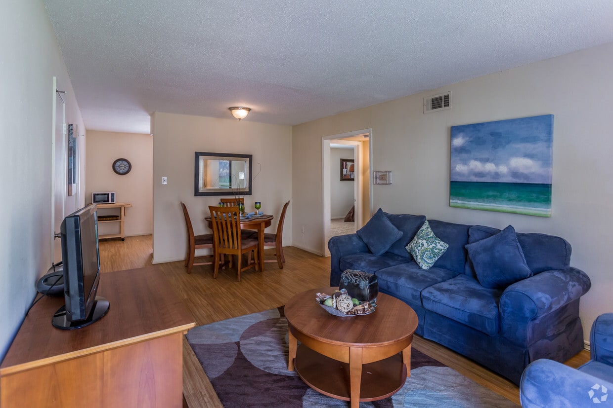 Primary Photo - Grahamwood Place Apartments