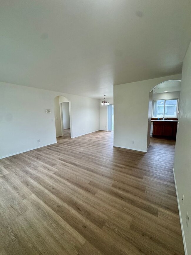 Foto del edificio - 2370 E Bremington St
