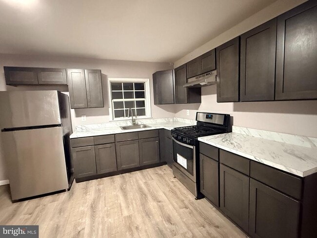 Building Photo - 138 Edwards Dr