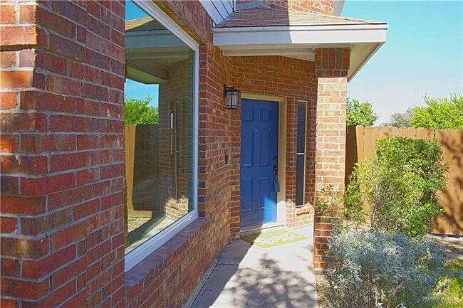 Building Photo - 27 Fern Ave