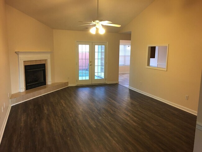 Foto del edificio - Beautiful 4br, 2.5 bath home in the Jack B...