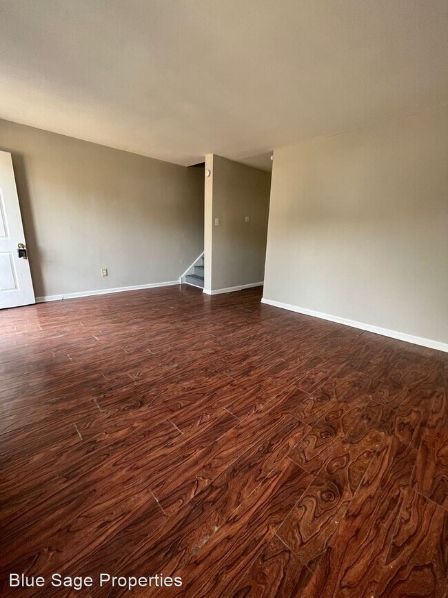 Building Photo - 3 br, 1.5 bath House - 213 E 24th St