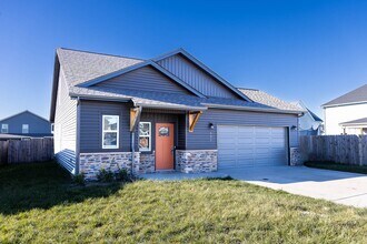 Building Photo - 302 Elwell Rd