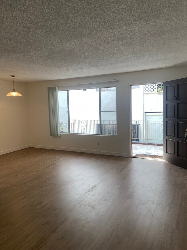 Foto del edificio - 2439 4th St