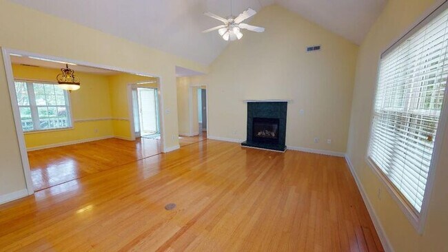 Building Photo - 5213 Woods Edge Rd