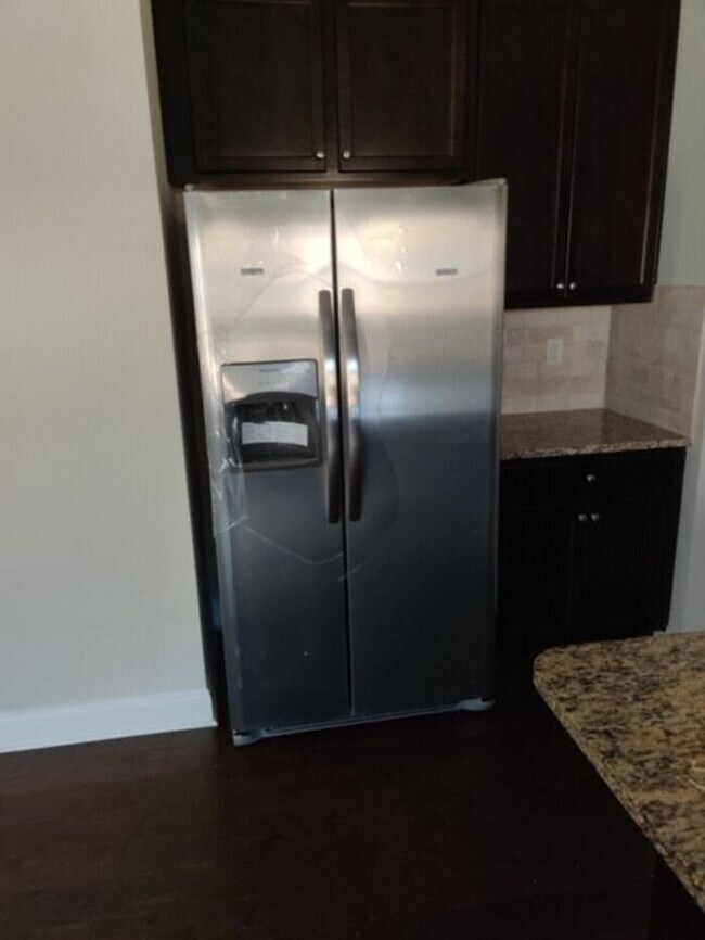 Foto del edificio - So much sq. ft.! 5 bedrooms 3 baths - Bedr...