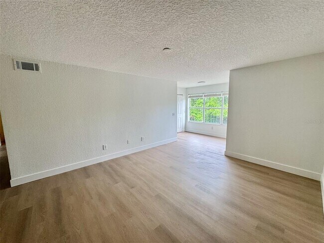 Foto del edificio - 5144 Conroy Rd