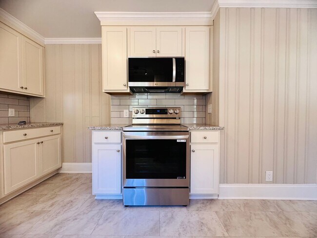 Foto del edificio - Beautiful 2BR Butner Home