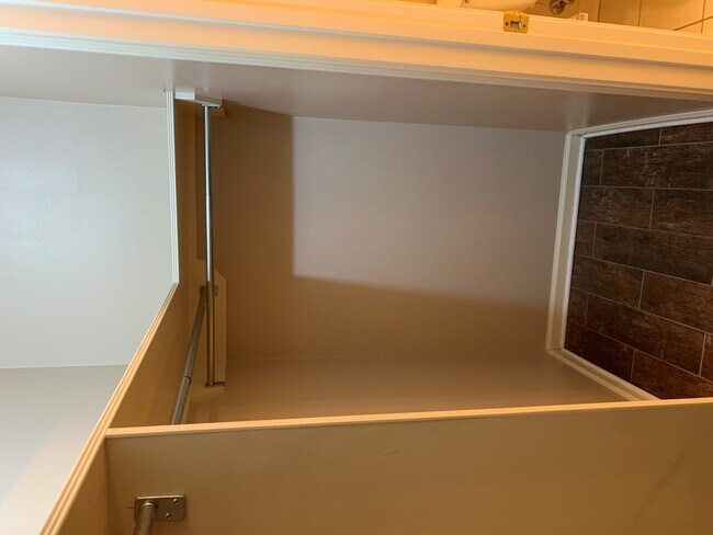 Walk In Closet - 5255 Congress Blvd
