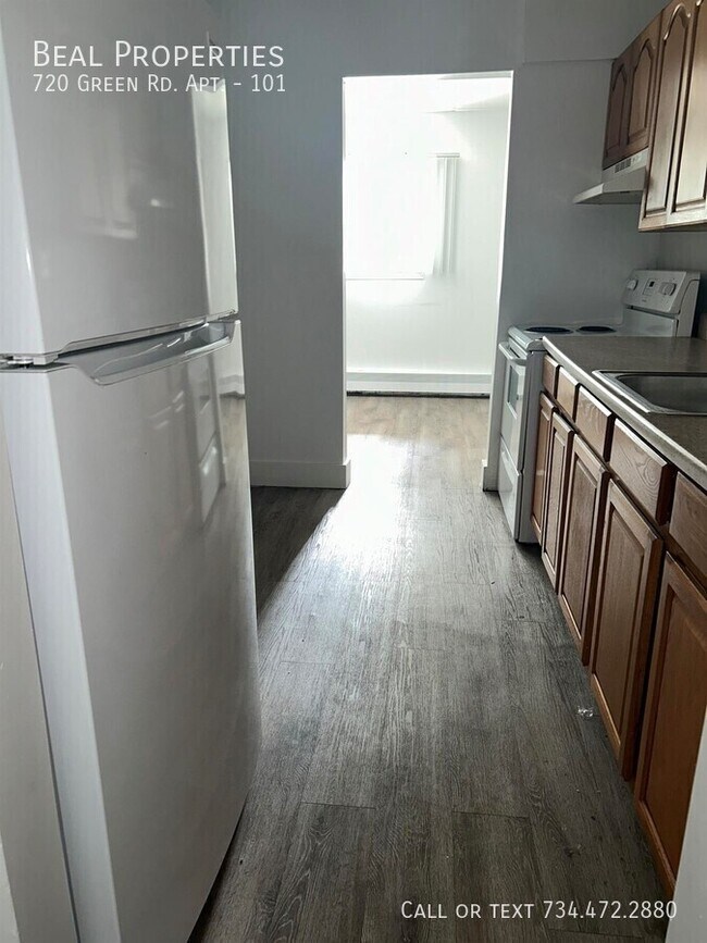 Building Photo - 720 Green Rd