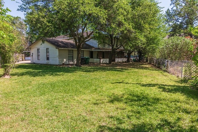 backyard open room for storage to be built - 2119 Barr St