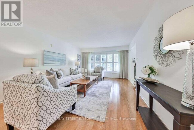 Photo du bâtiment - 1330 Grand Blvd