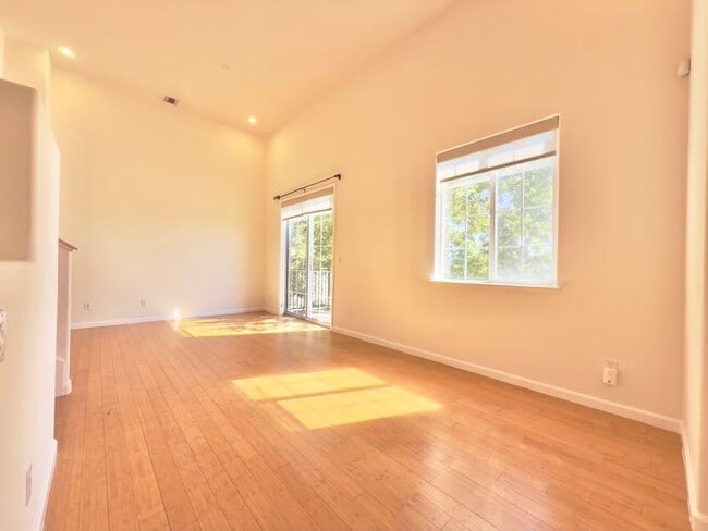 Building Photo - 499 Casselino Dr