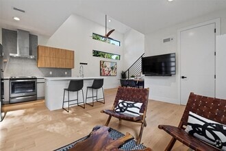 Building Photo - 1100 Romeria Dr