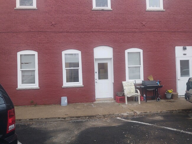 Building Photo - 215 E Evans St
