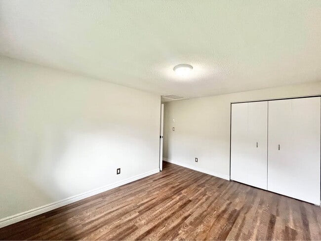Building Photo - For Rent: Beautiful 3-Bedroom, 1.5-Bath To...