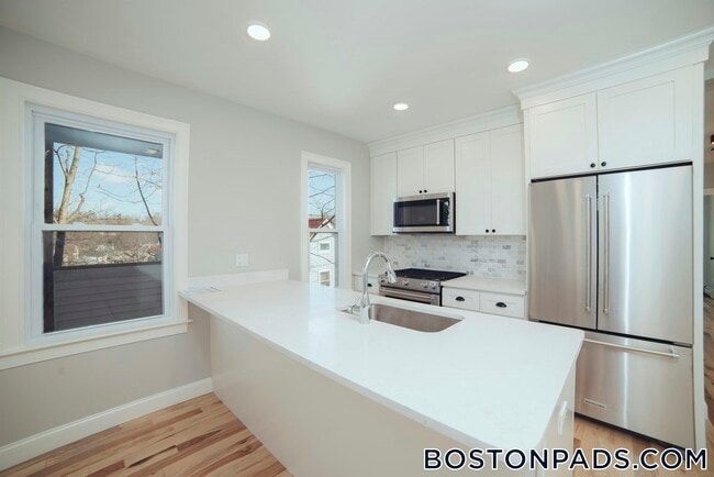 Building Photo - 10 Duffley Ct