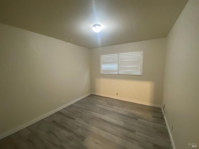 Building Photo - 561 Azalea Way