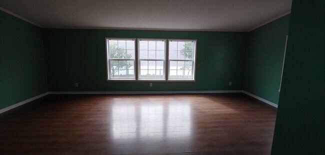 Building Photo - 3853 Stern Dr