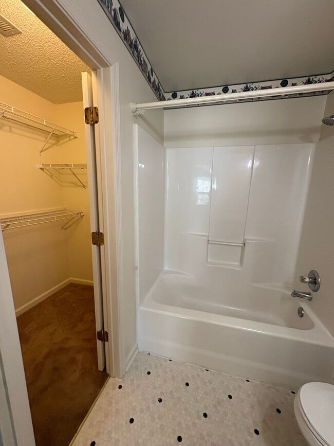 Building Photo - 24 Sweet Gum Pl