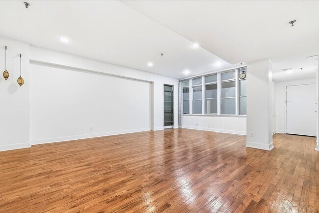 Foto del edificio - 357 Varick St