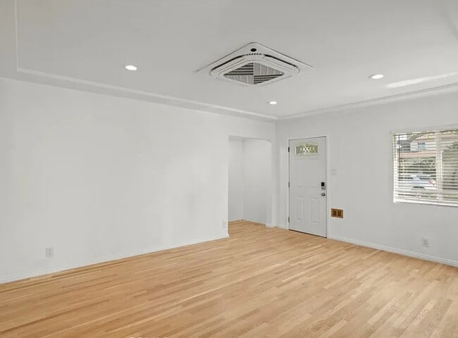 Building Photo - 300 W Hillsdale St